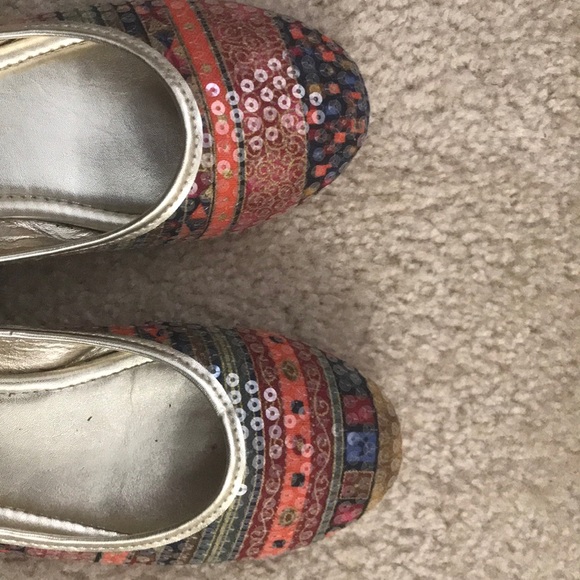 Shoes size 6-6.5 - Picture 2 of 3